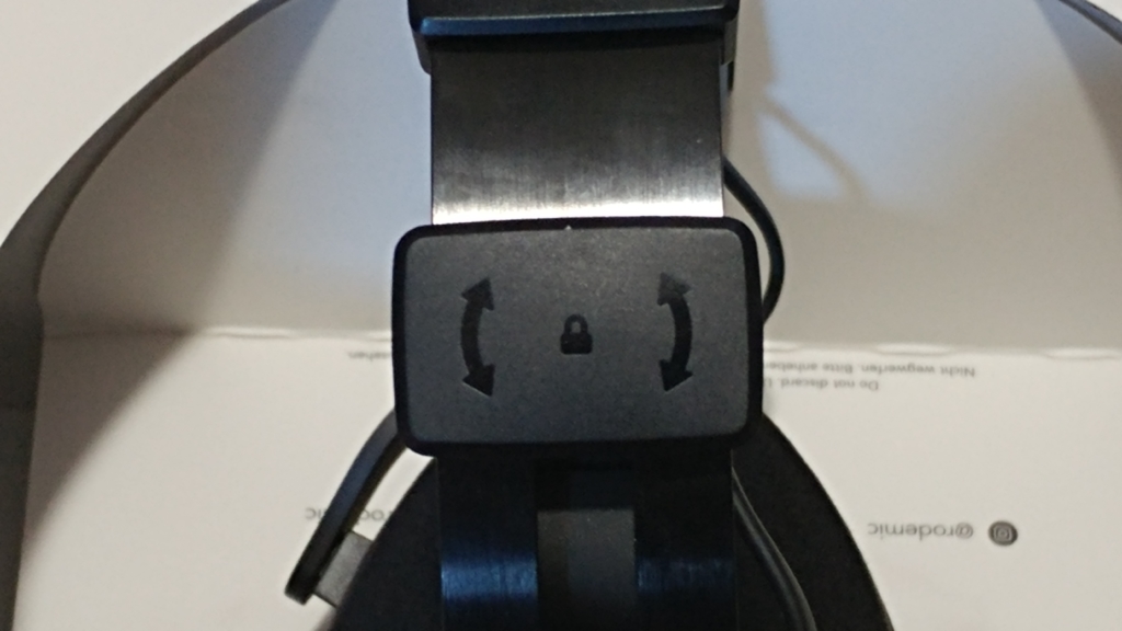 Headband locking mechanism for the Rode NTH-100